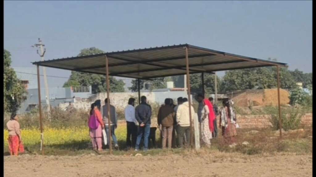 कंदला में राजस्व टीम पर धक्का-मुक्की