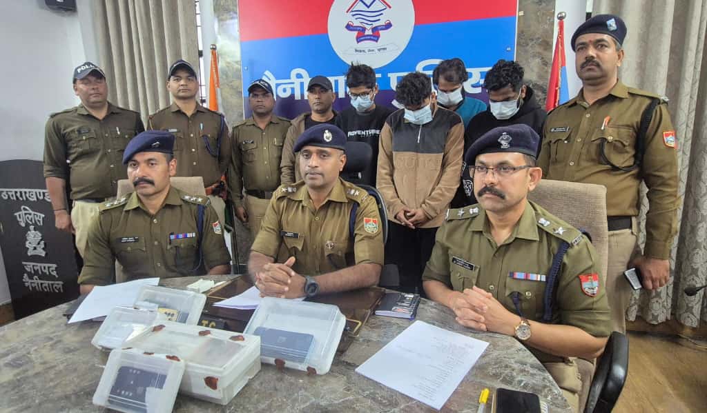 APK फ़ाइल गैंग के 04 आरोपी गिरफ्तार