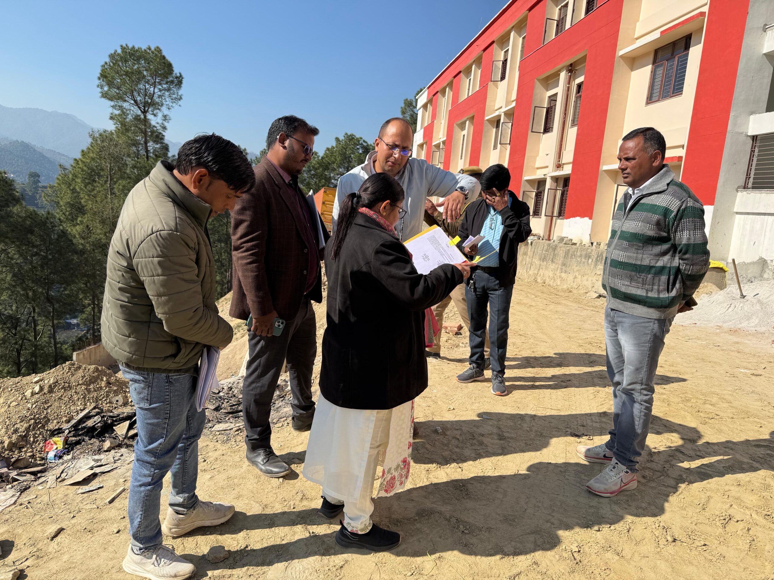 एसडीएम प्रियंका रानी ने केंद्रीय विद्यालय की व्यवस्थाओं की समीक्षा