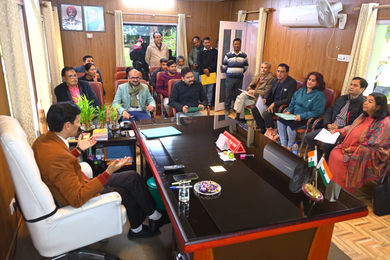 haldwani-jansunwai-zameen-dhokhadhadi-land-dispute-commissioner-deepak-rawat-action