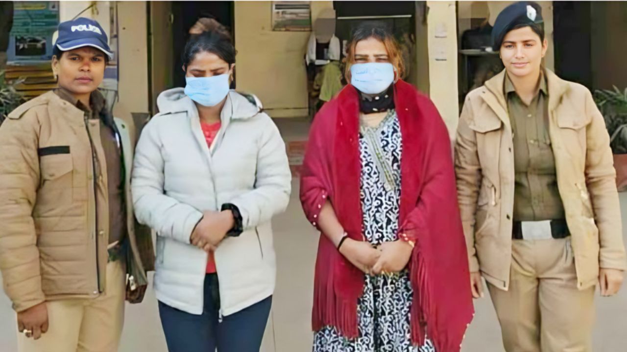 दो बांग्लादेशी महिलाएँ हिरासत में