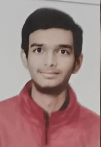 बीटेक छात्र का शव छात्रावास के कमरे में लटका मिला