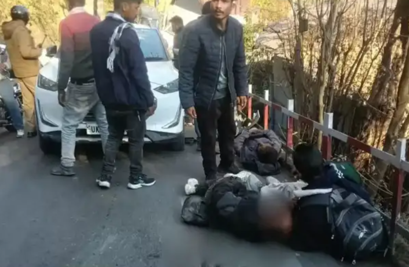नैनीताल में पुलिसकर्मी की कार ने पैदल चल रहे लोगों को रौंदा