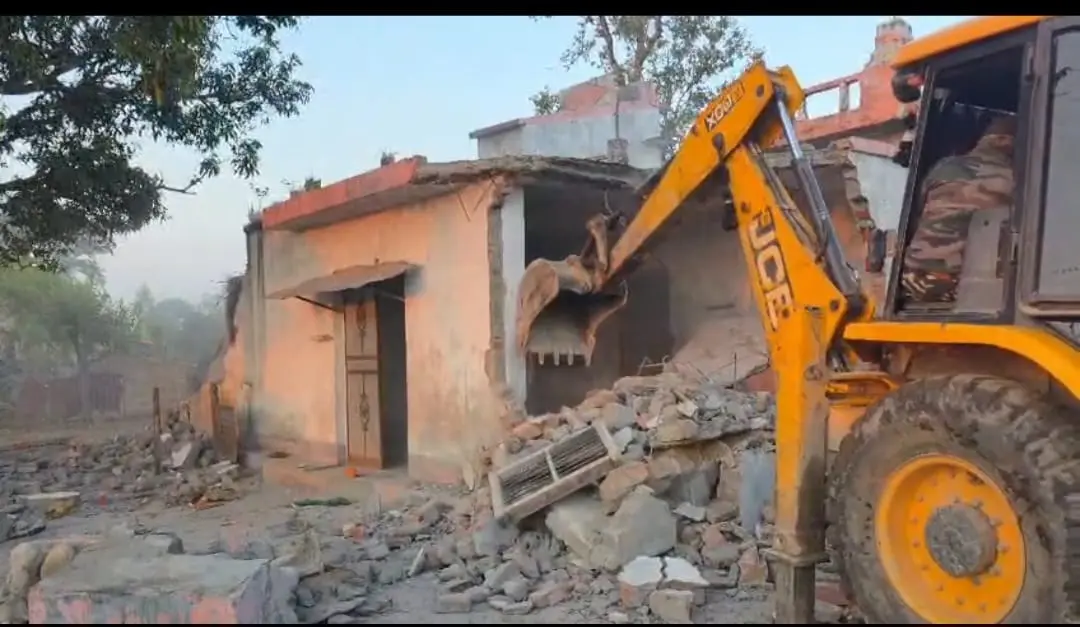 रामनगर में कोसी नदी किनारे पुछड़ी क्षेत्र में अवैध अतिक्रमण पर बड़ी कार्रवाई