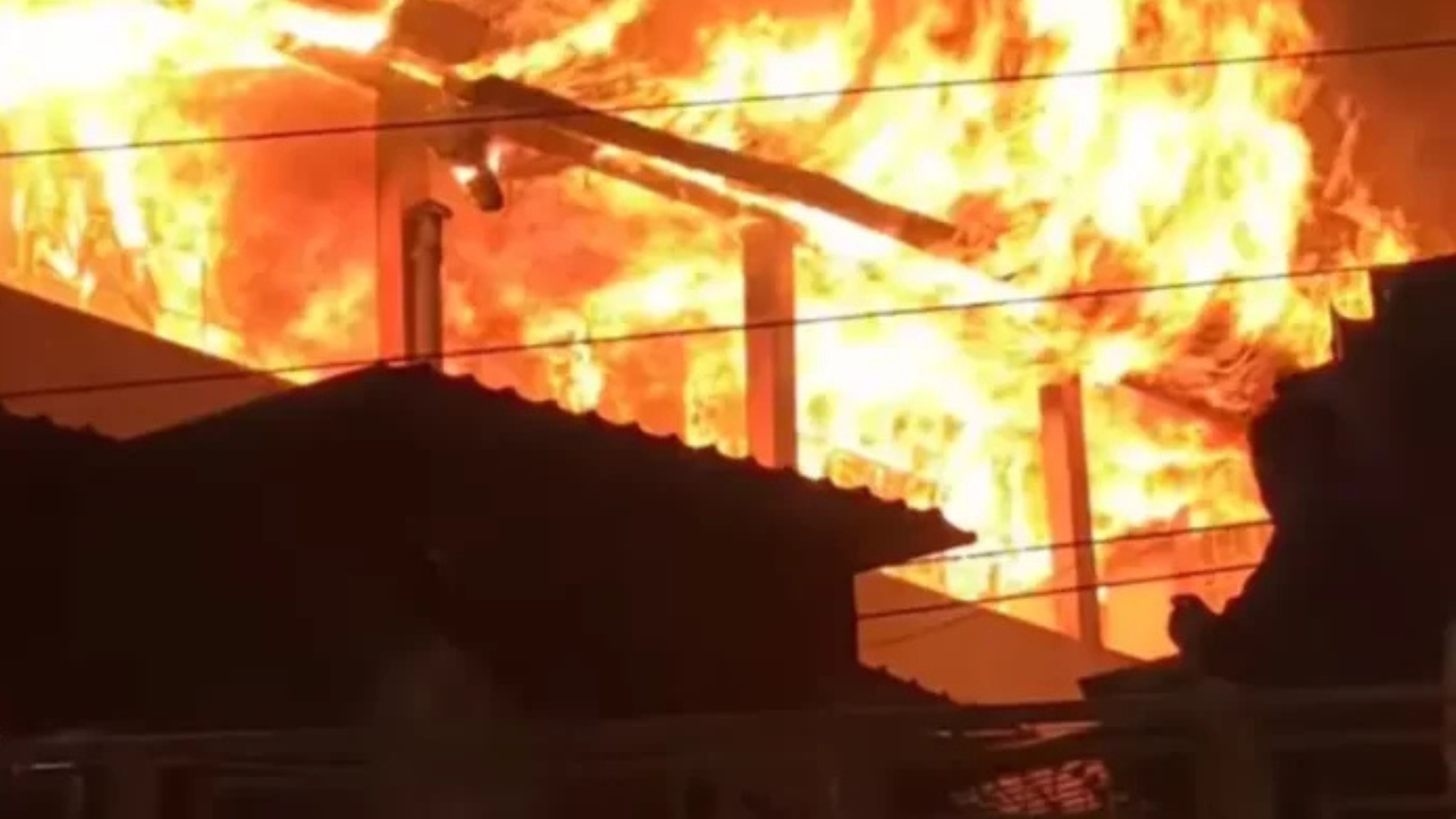 रामगढ़ ब्लॉक में दर्दनाक हादसा: घर में आग से 19 वर्षीय युवती की मौत