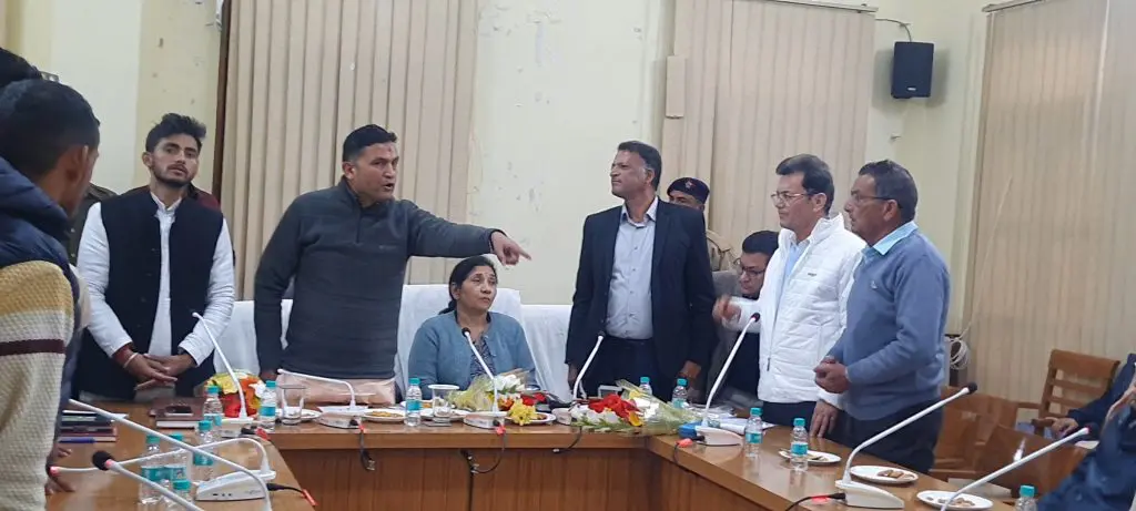 छोटा कैलाश शिवरात्रि मेले की तैयारियों पर बवाल