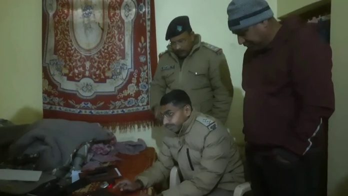 पति ने पत्नी की चाकू से गोदकर हत्या की