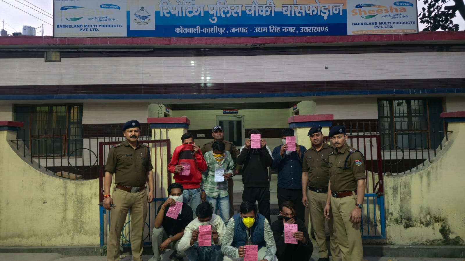 काशीपुर पुलिस की कार्रवाई: 6 नशेड़ियों का चालान, परिजनों के सुपुर्द किया