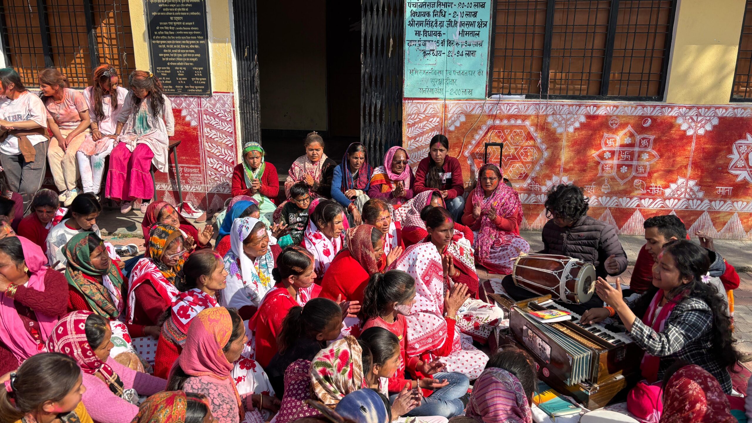 जंगलिया गांव में खड़ी होली