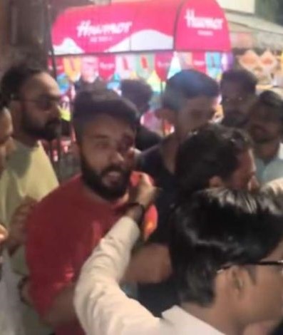 पत्नी से छेड़छाड़