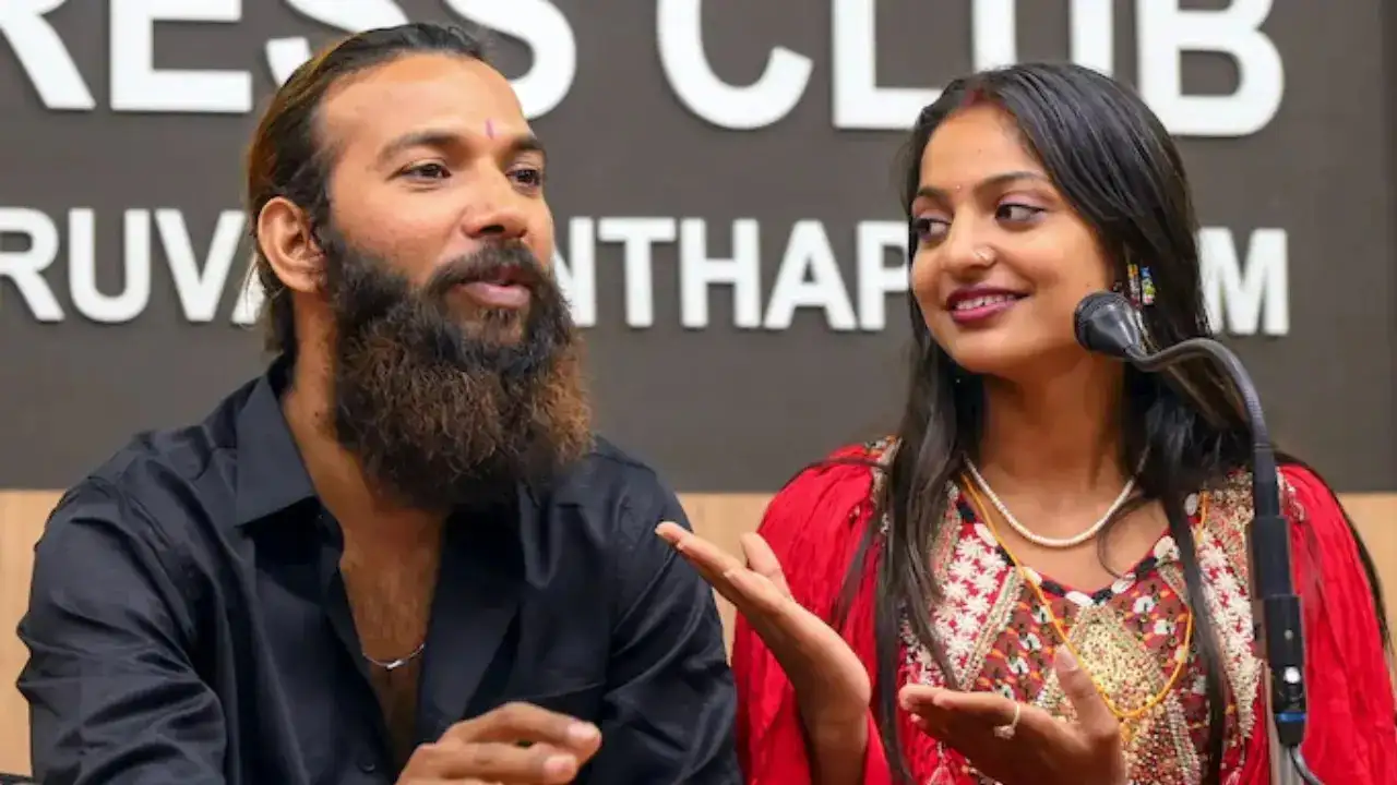 Monalisa निकली नाबालिग