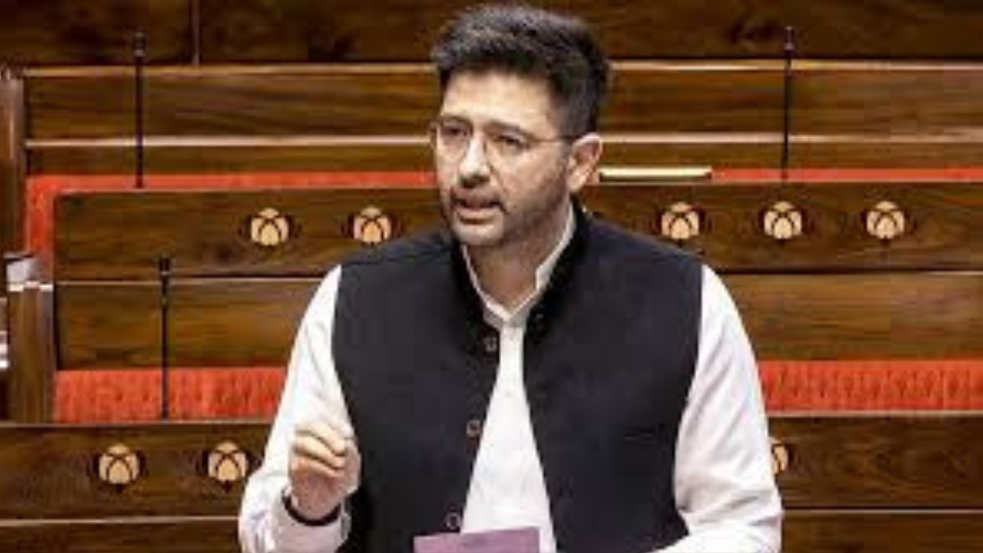 राघव चड्ढा को AAP ने दिया झटका