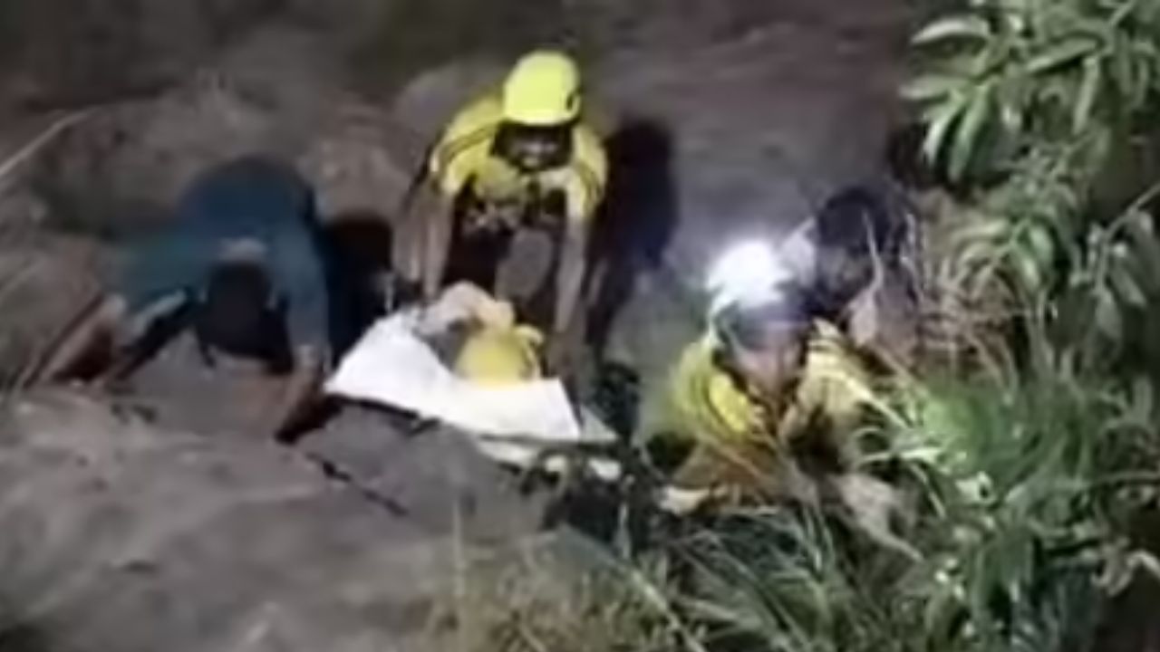 ऋषिकेश-देवप्रयाग हाईवे पर भद्रकाली के पास खेतों में पलटा दुर्घटनाग्रस्त ट्रक
