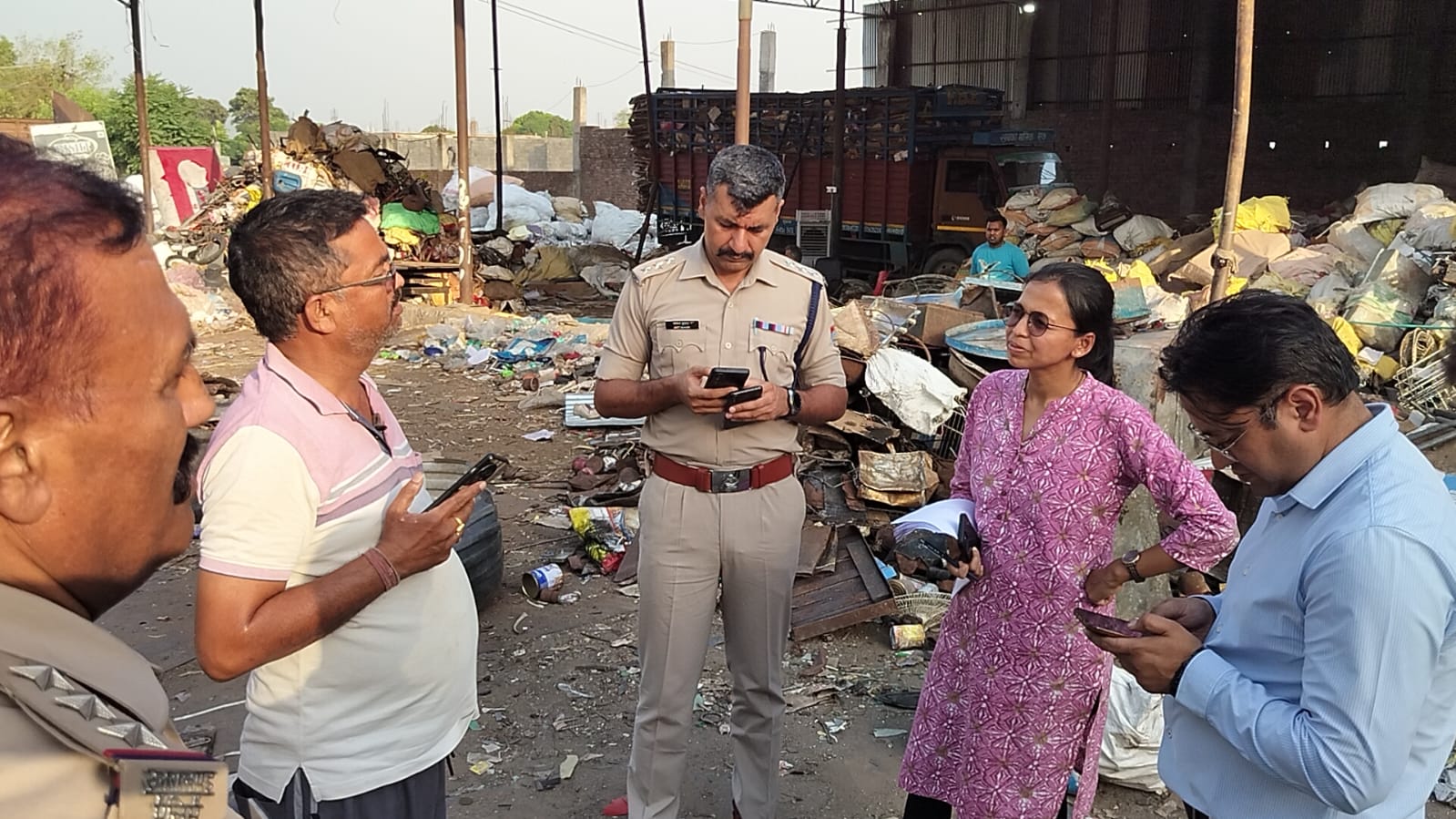 फायर NOC न मिलने पर सीलिंग की कार्रवाई