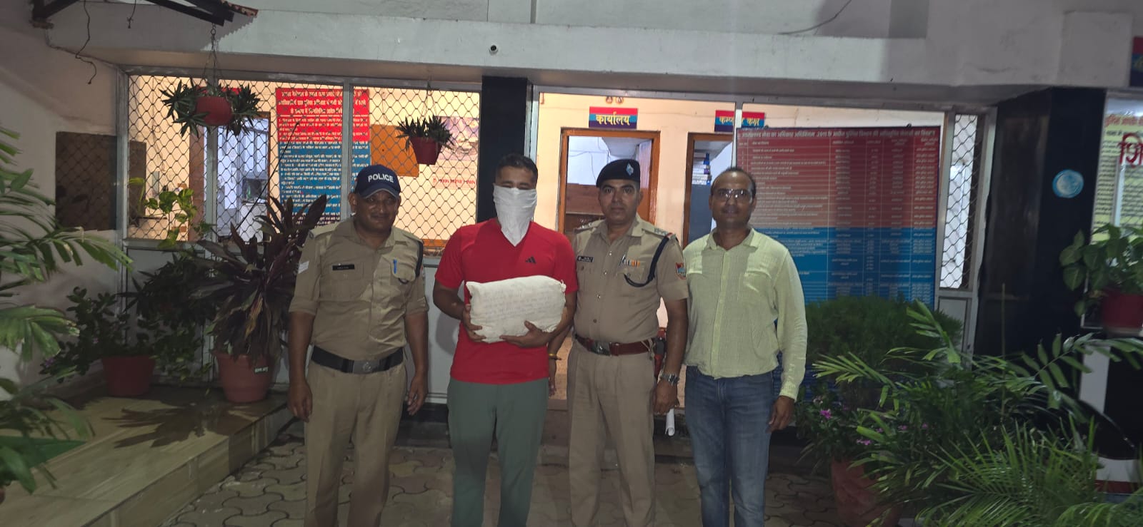 हल्द्वानी कोतवाली पुलिस की गिरफ्त में महिला के कपड़े चोरी करने वाला आरोपी निकेत सिंह बिष्ट