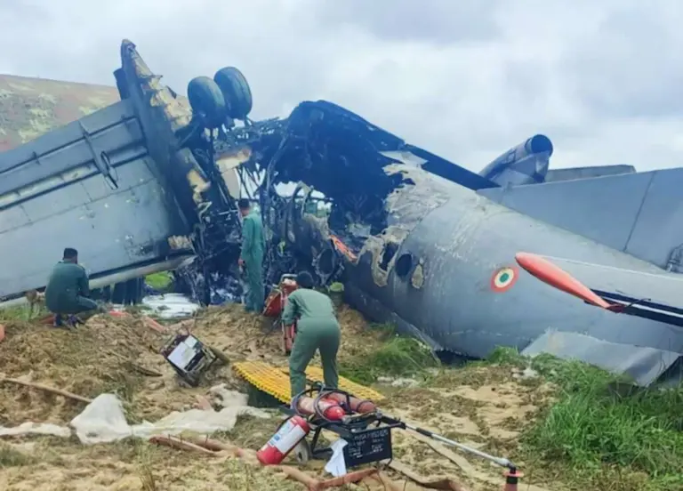 असम के जोरहाट वायुसेना स्टेशन पर दुर्घटनाग्रस्त हुआ भारतीय वायुसेना का AN-32 परिवहन विमान