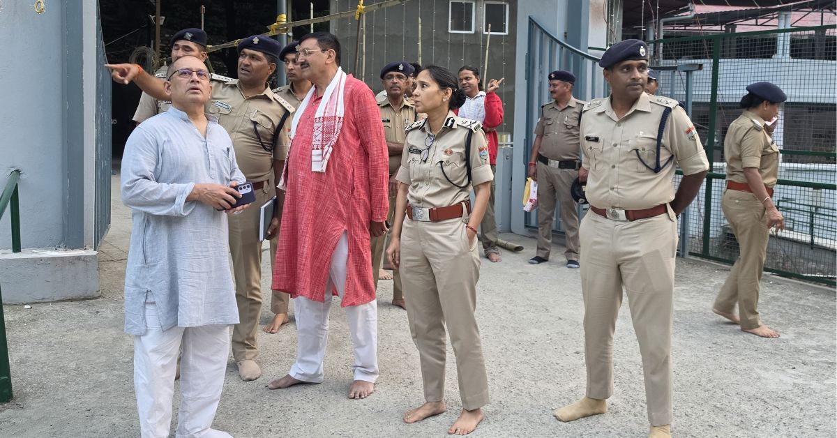 👉 देवभूमि जन हुंकार व्हाट्सएप ग्रुप से जुड़ें 👉 फेसबुक पर जुड़ने हेतु पेज़ को लाइक करें आईजी निवेदिता कुकरेती ने संभाला कार्यभार