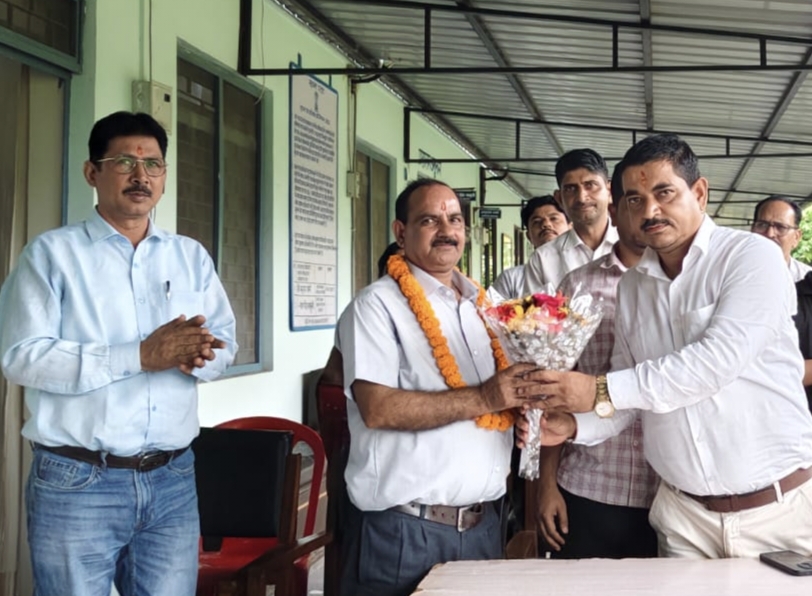 नैनीताल आंचल दुग्ध संघ से हरिश्चंद्र अवस्थी की भावभीनी विदाई