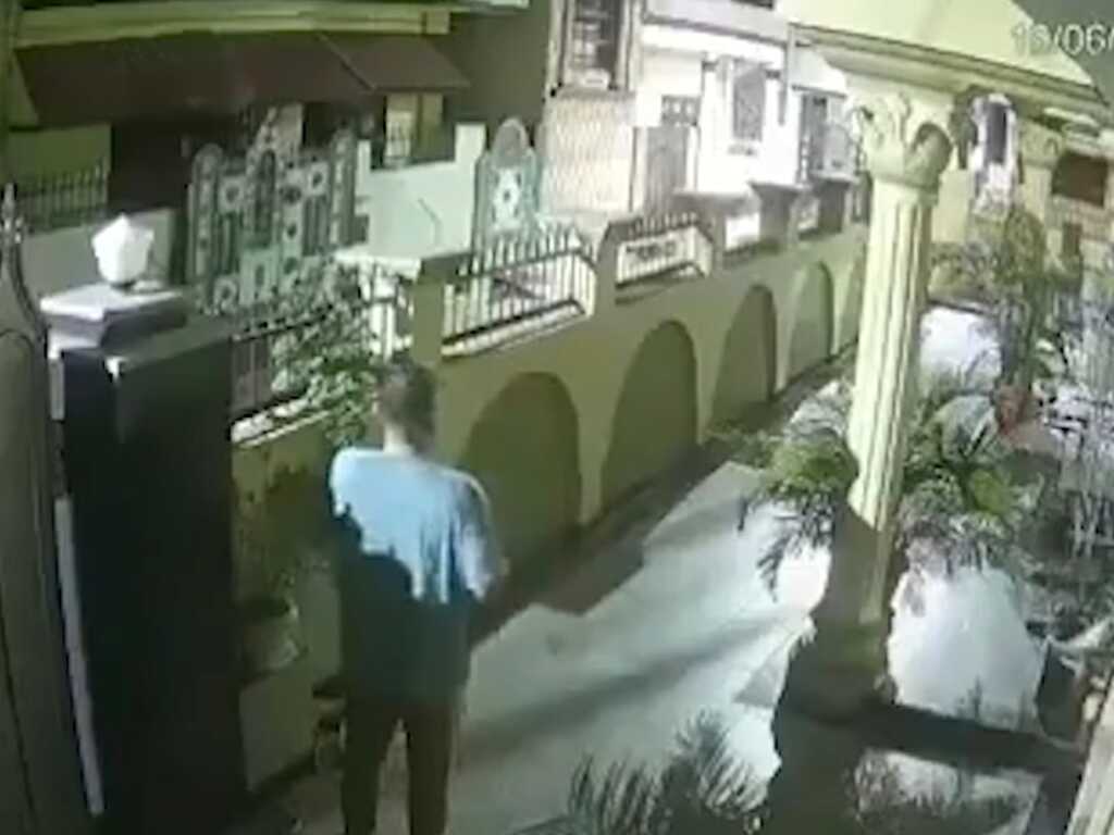 महिला के कपड़े चोरी करने वाला