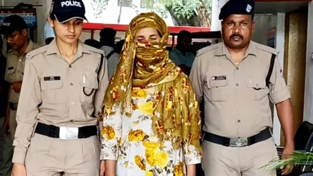 देहरादून के राजपुर में इंस्टाग्राम रील के चक्कर में 10 लाख के हीरे के गहनों के साथ गिरफ्तार नौकरानी विमला देवी और पुलिस टीम