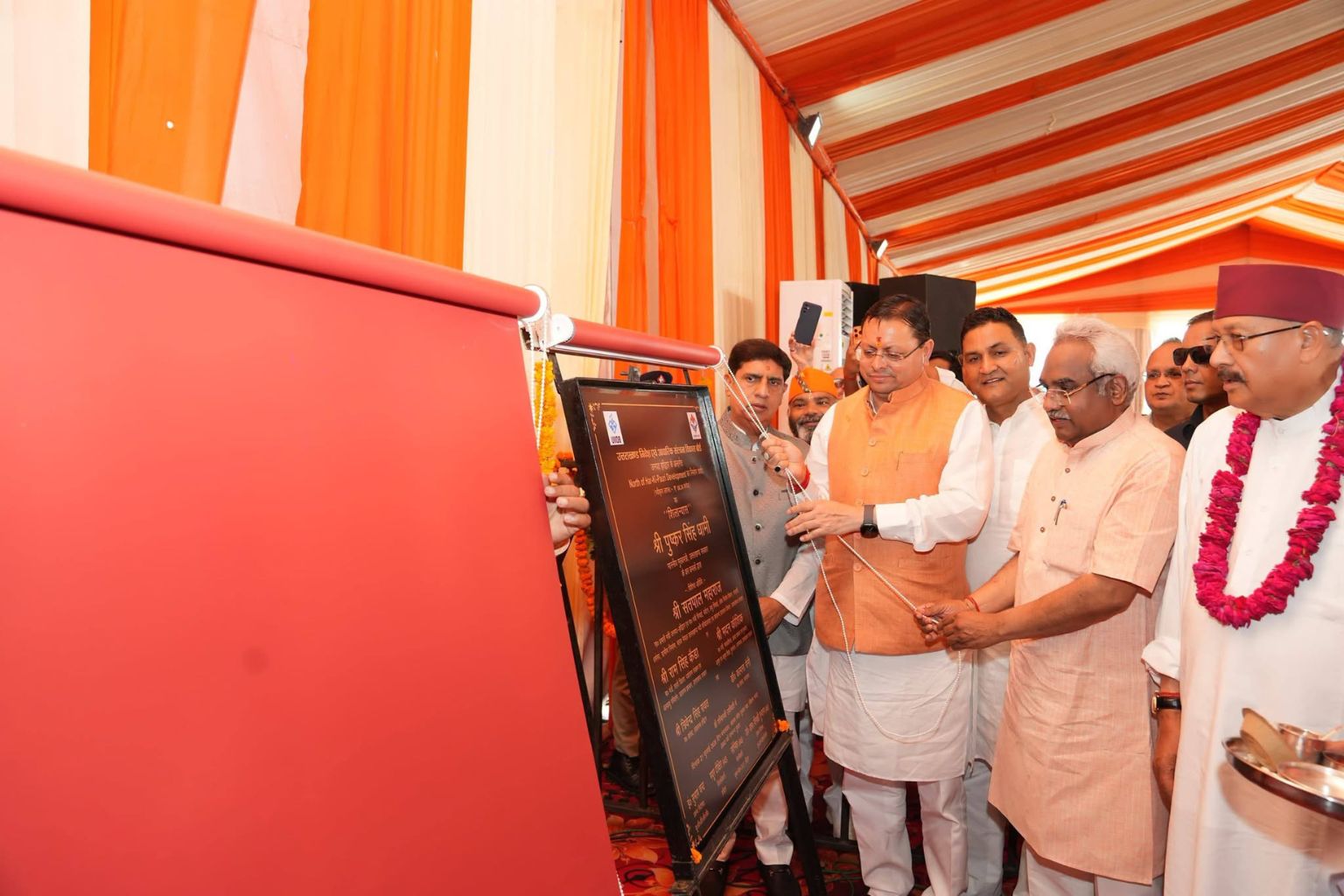 हरिद्वार गंगा कॉरिडोर के तहत 235 करोड़ की परियोजनाओं का शिलान्यास करते मुख्यमंत्री पुष्कर सिंह धामी
