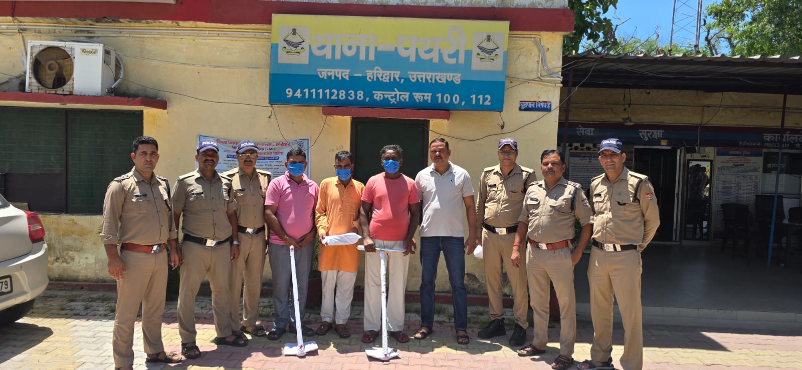 हरिद्वार के पथरी में दोहरे साधु हत्याकांड का खुलासा करती पुलिस टीम और पकड़े गए आरोपी