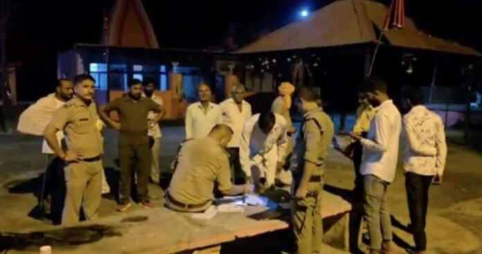 हरिद्वार के पथरेश्वर महादेव मंदिर के पास जंगल में साधुओं के शव बरामद करती पथरी थाना पुलिस और एसपी देहात