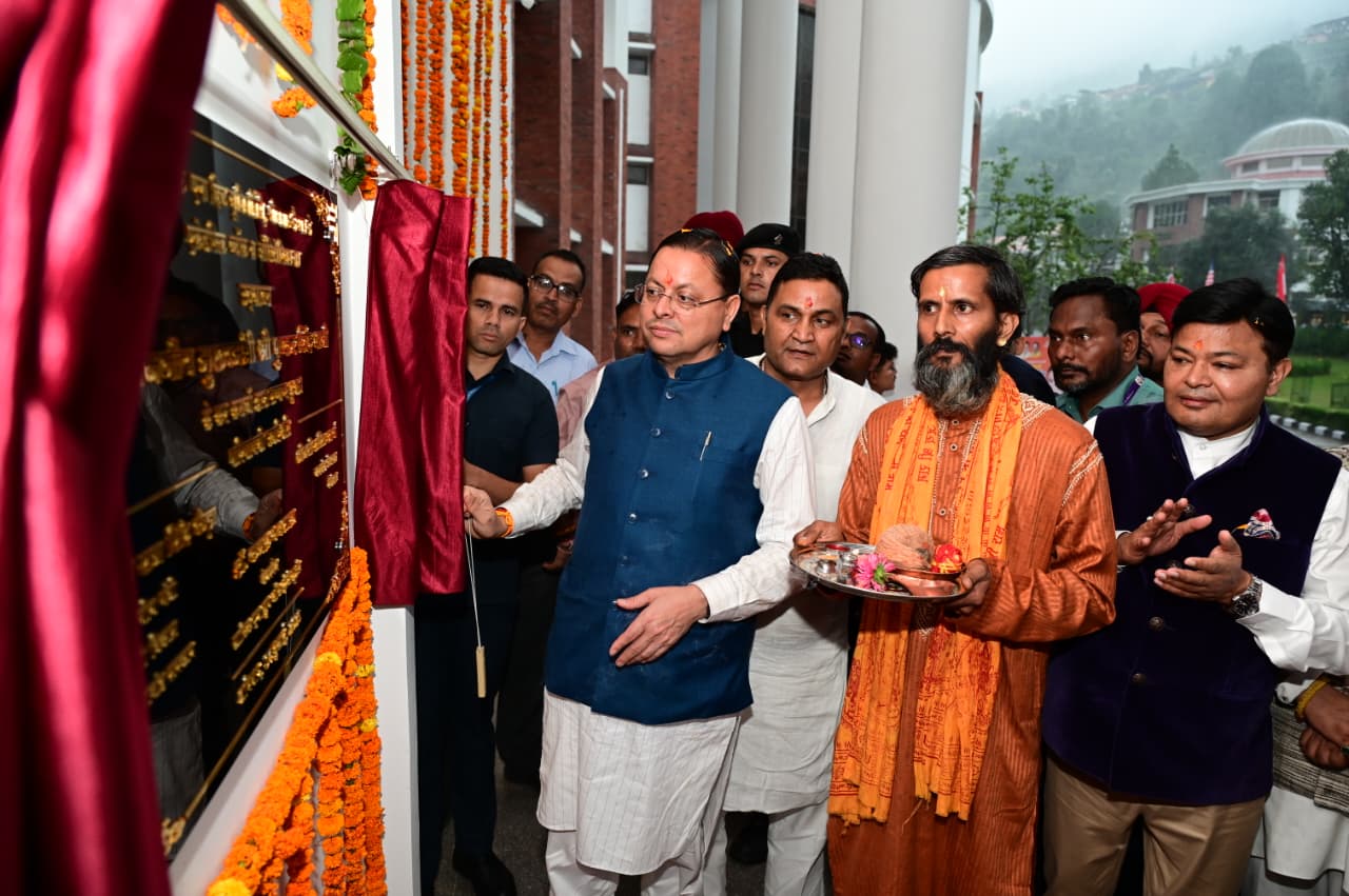 भीमताल में ग्राफिक एरा यूनिवर्सिटी के नए ब्लॉक का उद्घाटन करते मुख्यमंत्री पुष्कर सिंह धामी
