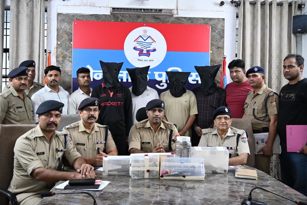 Nainital Police Team In Haldwani With Arrested Four Robbers Creta And Scorpio Cars In Gorapadav Dacoity Case