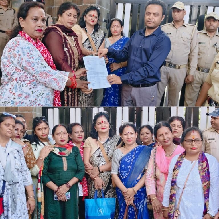 Uttarakhand Employee News Representing Anganwadi Memorandum in Dehradun