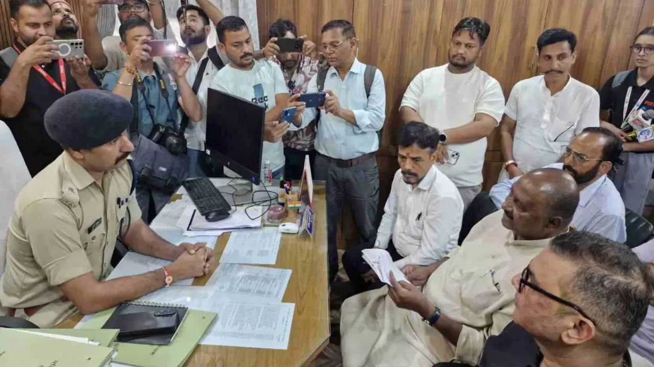 Uttarakhand Police Office And Congress Leaders Representing Shuddhikaran Controversy In Haldwani