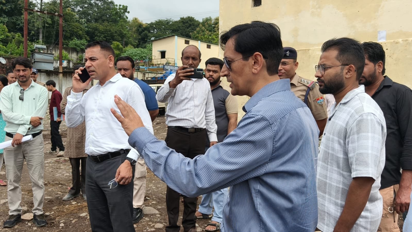 Uttarakhand Administration Concept Representing Kumaon Commissioner Deepak Rawat Raid In Ramnagar Nagar Palika