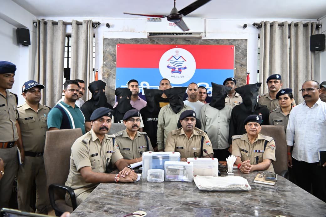 Uttarakhand Police And SOG Team Representing International Cybercrime Racket Bust In Mukhani Haldwani