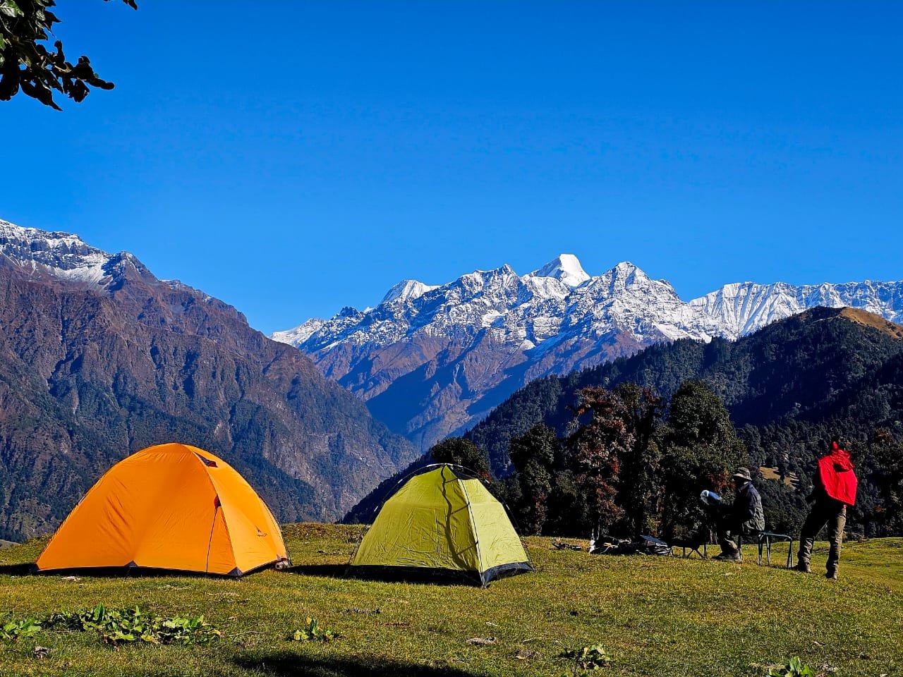 बागेश्वर के पिंडारी हिमनद क्षेत्र का प्राकृतिक परिदृश्य और हिमालयी पर्वत