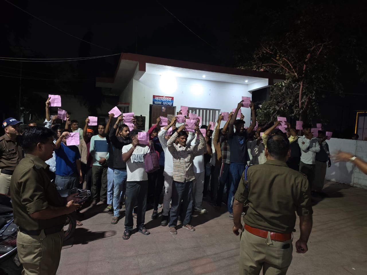 सिडकुल हरिद्वार में ऑपरेशन प्रहार के तहत खुले में शराब पीने और हुड़दंग करने वालों पर पुलिस की कार्रवाई